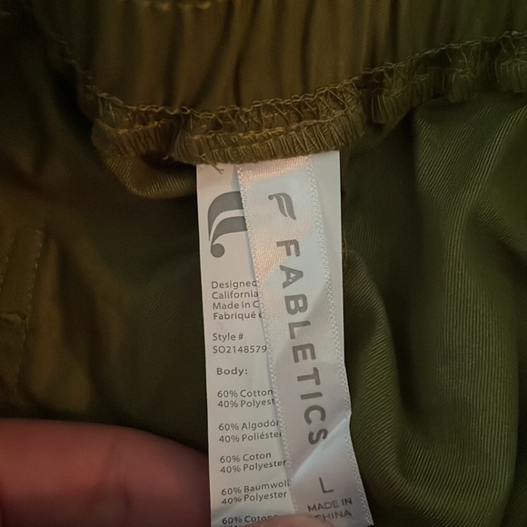 Green high waisted Fabletics shorts - Picture 3 of 3